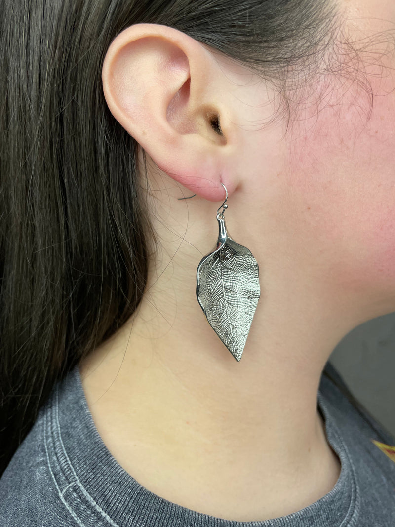 Concaved Leaf Earrings
