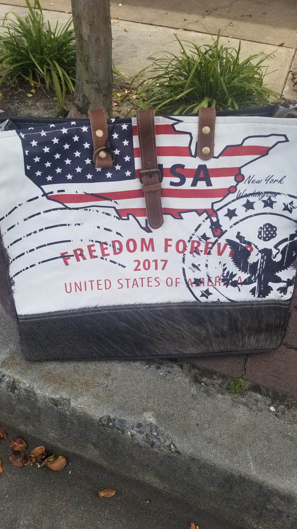 Partisan Weekender Bag